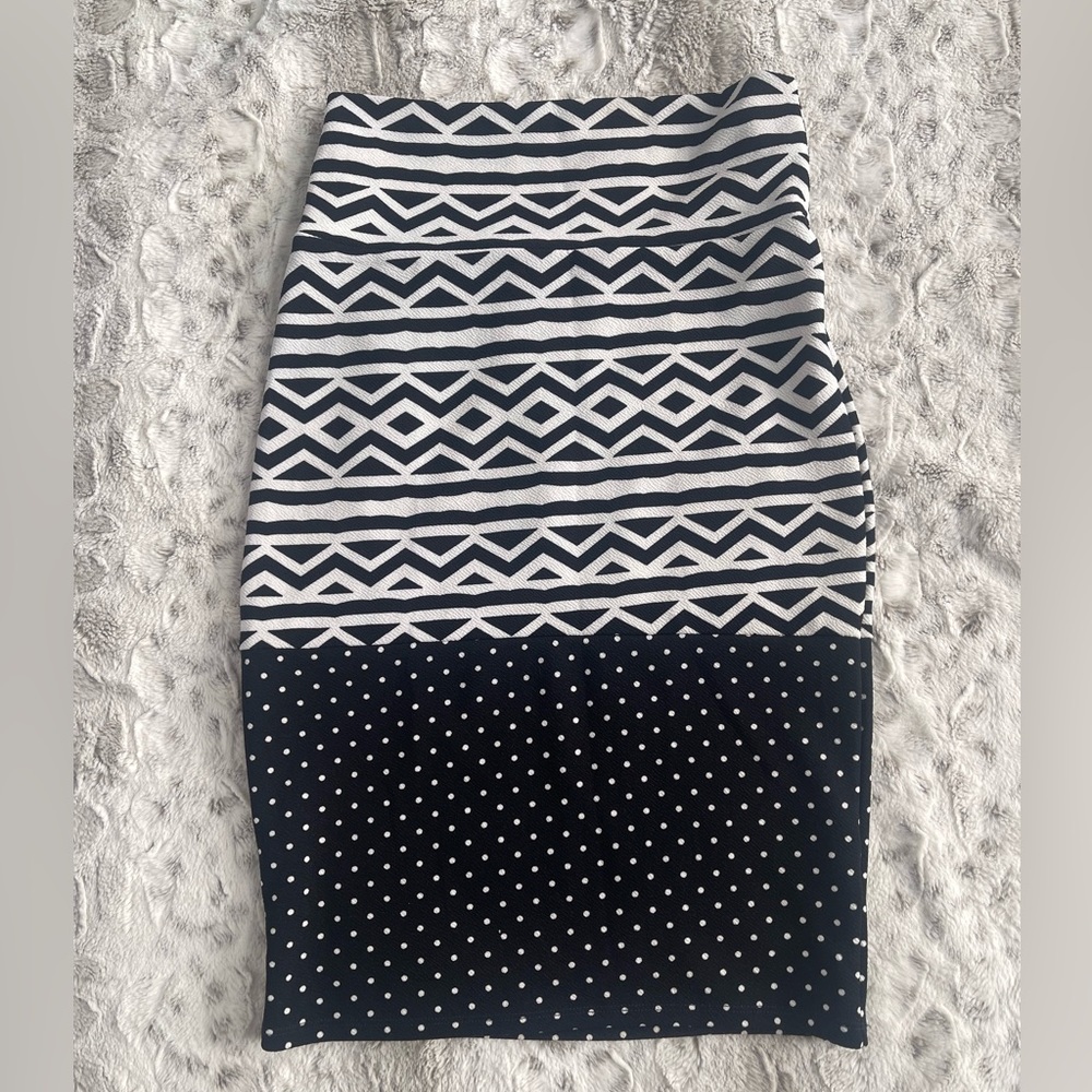 LuLaRoe Cassie Pencil Skirt.  Sz Small. Never Worn